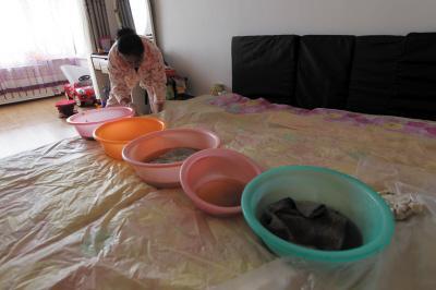 泗县楼上漏水，住户失联，小区没物管，业主维权难！律师来支招……
